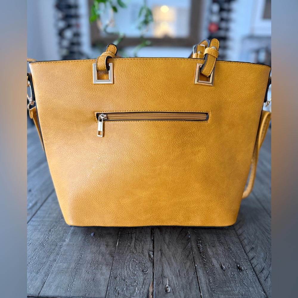 BNWT Vegan Leather Winky Bear Tote Bag, as seen on TikTok. - Picture 2 of 6